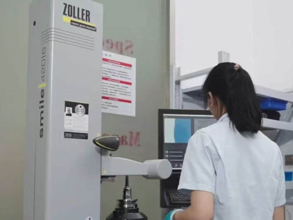 Zoller tool measuring equipment in the production facility